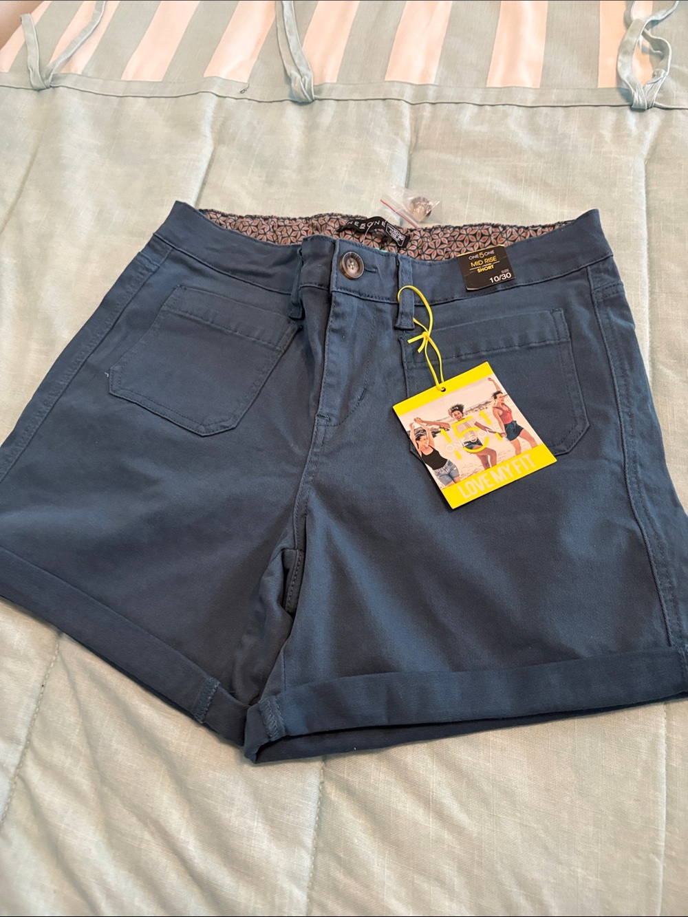 151 Women’s  medium blue midrise Roll-Hem Shorts 4” inseam with cuff 10/30